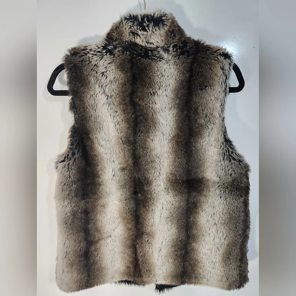 Faux Fur Vest in Brown and Black, Size Med - Picture 5 of 7